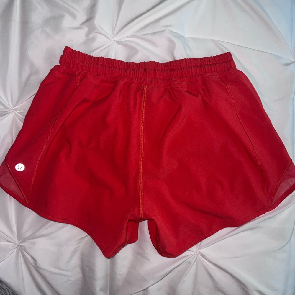 lululemon hotty hot shorts size 6 tall.